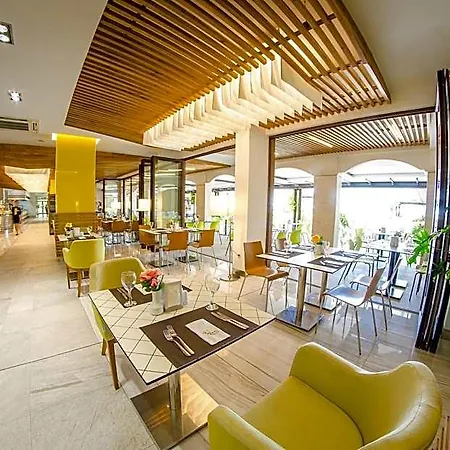 بريمير فورت كلوب - مع 3 وجبات 4*